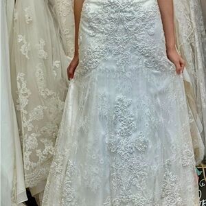 Elegant White Lace Wedding Dress
